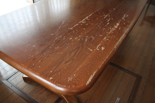 A様テーブルの塗り替えと椅子の張替え 椅子 ダイニングチェアの修理 張替え 福岡の家具修理倶楽部 ユーハウス イング